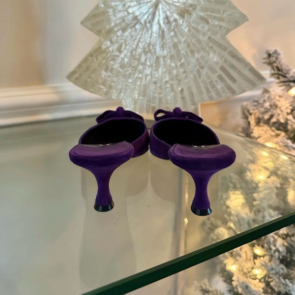 Manolo Blahnik - Purple Polkadot Bow Suede Mules - Picture 5 of 8